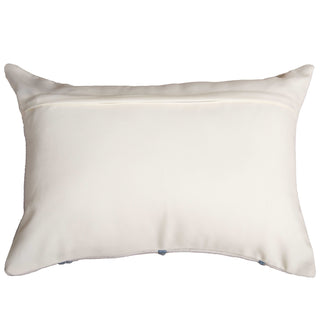 Rizzy Pillows T22303 Natural/Blue Room Image Feature