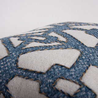Rizzy Pillows T22306 Natural/Blue Corner Image