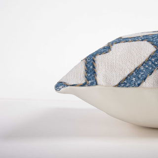 Rizzy Pillows T22306 Natural/Blue Detail Image