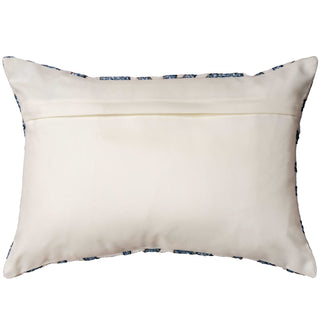 Rizzy Pillows T22306 Natural/Blue Room Image Feature