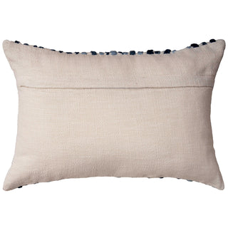 Rizzy Pillows T22307 Natural/Blue Room Image Feature