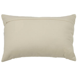 Rizzy Pillows T22407 Natural Room Image Feature