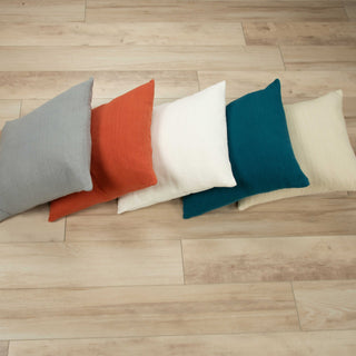Rizzy Pillows T22414 Teal Room Image Feature