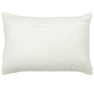 Rizzy Pillows T22416 White Room Image Feature