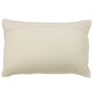 Rizzy Pillows T22417 Natural Room Image Feature