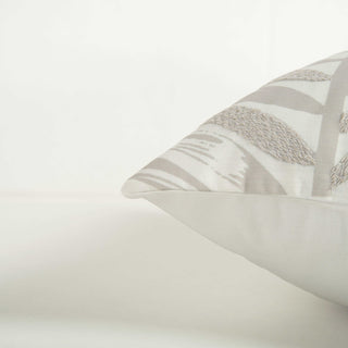 Rizzy Pillows T22483 Natural/Ivory Detail Image