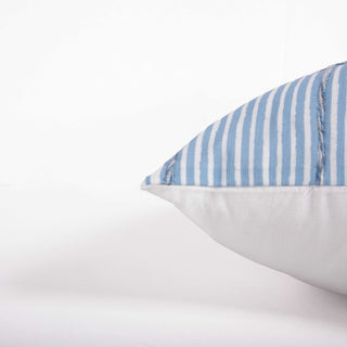 Rizzy Pillows T22487 Ivory/Blue Detail Image