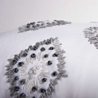 Rizzy Pillows T22519 Ivory/Grey Angle Image
