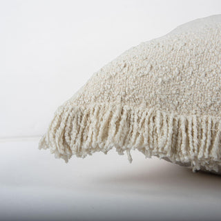 Rizzy Pillows T22560 Natural Detail Image