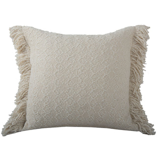 Rizzy Pillows T22560 Natural Room Image Feature