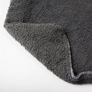 Rizzy Pillows T22647 Grey Room Image Feature