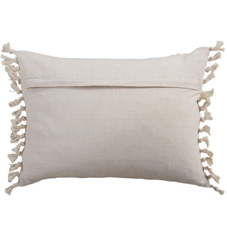 Rizzy Pillows T22761 Natural Room Image Feature