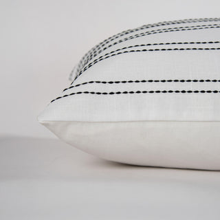 Rizzy Pillows T23790 White/Black Edge Image