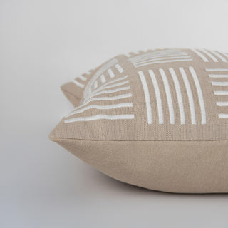 Rizzy Donny Osmond Home T24364 Natural / Ivory Edge Image