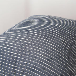 Rizzy Pillows T24504 Blue/White Corner Image