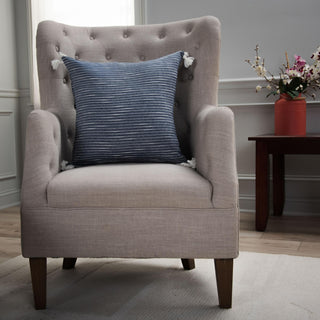 Rizzy Pillows T24504 Blue/White Room Image Feature