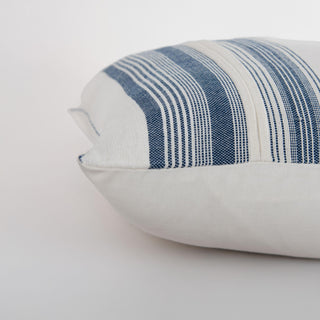 Rizzy Pillows T24746 White/Blue Edge Image