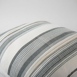 Rizzy Pillows T24759 White/Grey Corner Image