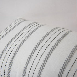 Rizzy Pillows T25093 White/Grey Corner Image