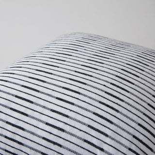Rizzy Pillows T25110 White/Black Corner Image