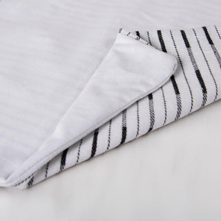 Rizzy Pillows T25110 White/Black Detail Image
