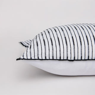 Rizzy Pillows T25110 White/Black Edge Image