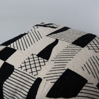Rizzy Pillows T25462 Natural/Black Corner Image