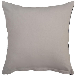 Rizzy Pillows T25462 Natural/Black Room Image Feature