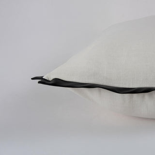 Rizzy Pillows T25733 Ivory/Black Edge Image