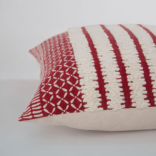 Rizzy Pillows T27071 Red/ Natural Edge Image