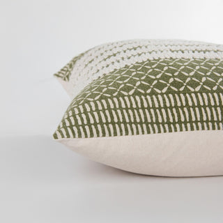 Rizzy Pillows T27073 Green/ Natural Edge Image