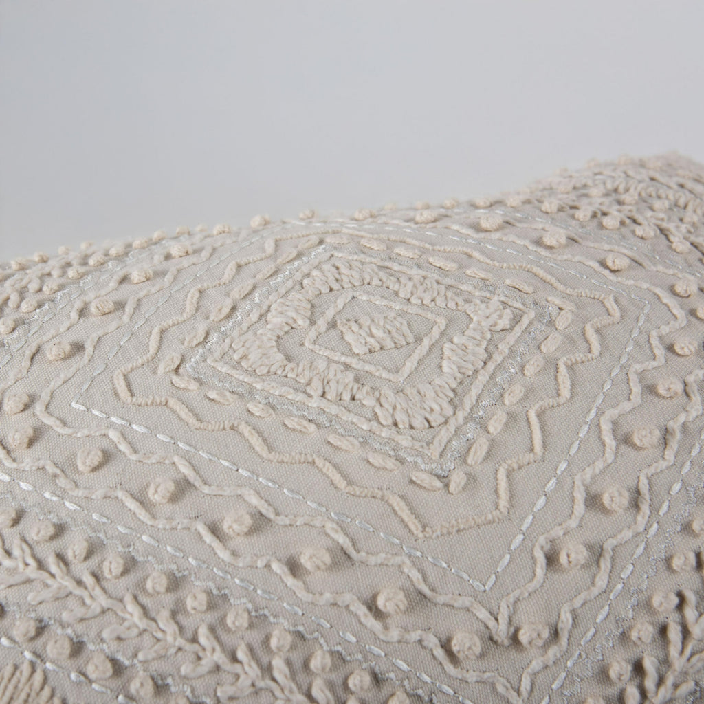 Rizzy Pillows T27166 Natural Corner Image
