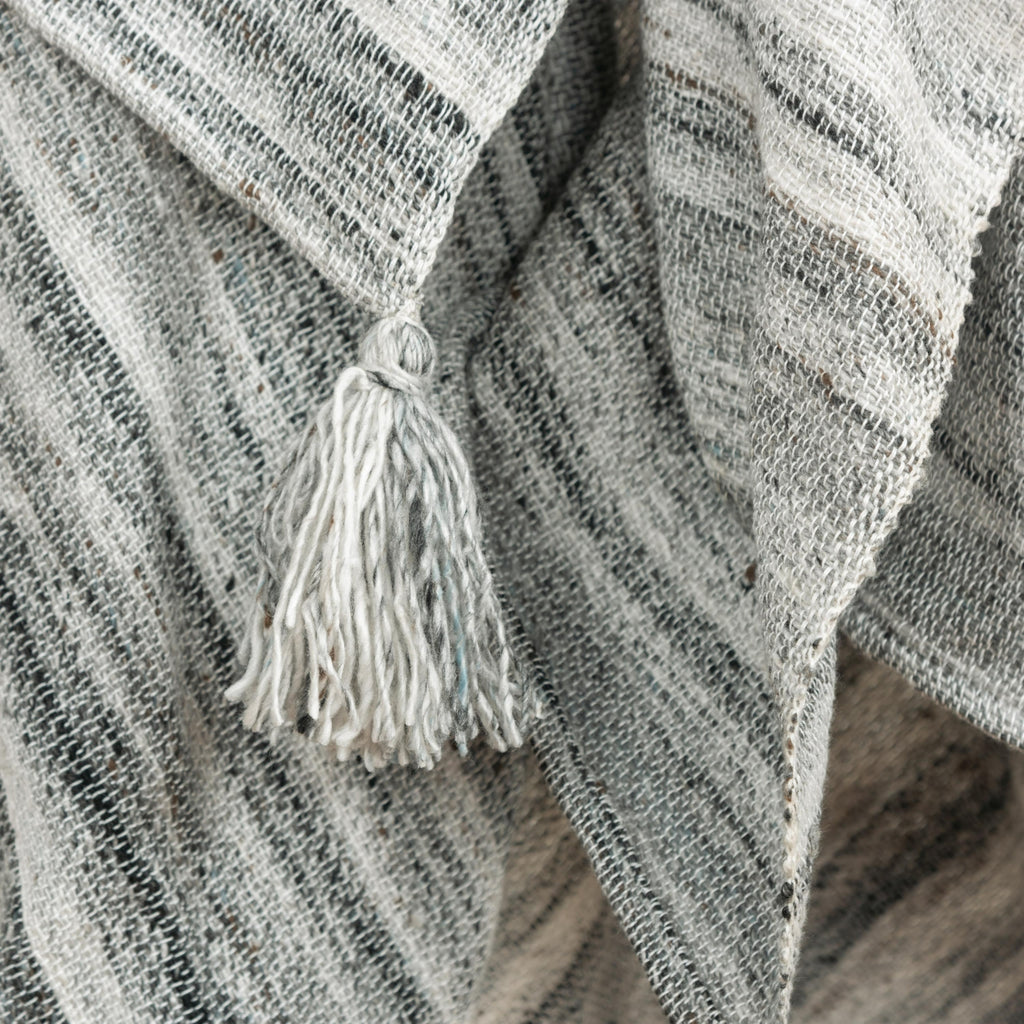 Rizzy Throws TH0643 Multi / Gray Throw Corner Image