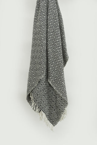 Rizzy Throws TH0823 Black / Natural Throw Main Image