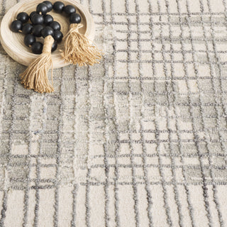 Safavieh Abstract ABT284A Ivory / Dark Grey Area Rug Detail