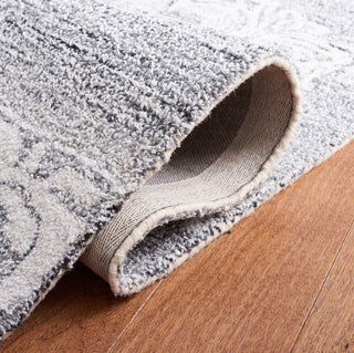 Safavieh Abstract ABT354A Ivory / Light Grey Area Rug Detail