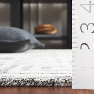 Safavieh Abstract ABT462H Charcoal / Ivory Area Rug Detail