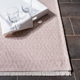 Safavieh Augustine AGT484 Pink / Ivory Area Rug