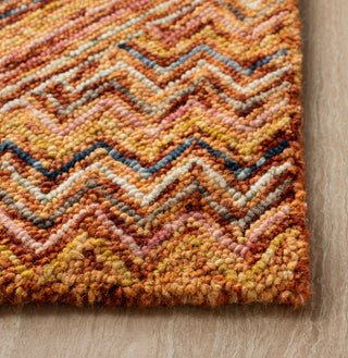 Safavieh Aspen APN282D Gold / Pink Area Rug Detail