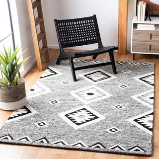 Safavieh Aspen APN814Z Black / Ivory Area Rug Room Scene