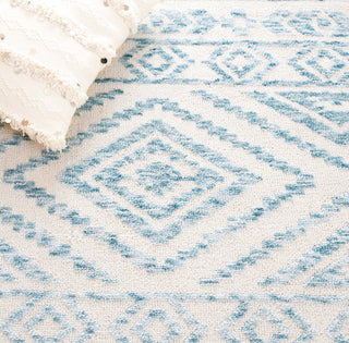 Safavieh Audrey AUD201M Ivory / Blue Area Rug Detail