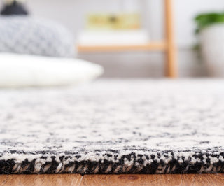 Safavieh Blossom BLM106Z Black / Ivory Area Rug Detail