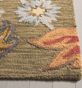 Safavieh Blossom BLM404Y Green / Red Area Rug Detail