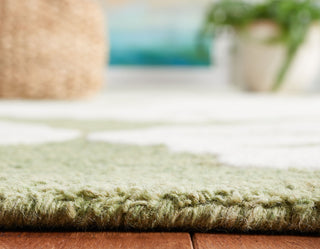 Safavieh Blossom BLM408Y Ivory / Green Area Rug Detail