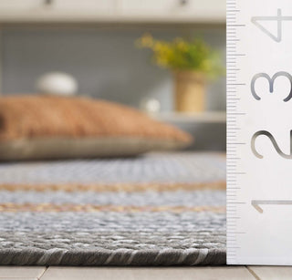 Safavieh Braided BRD314G Grey / Rust Area Rug Detail
