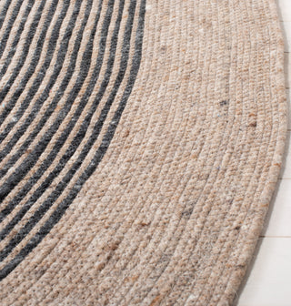 Safavieh Braided BRD904B Beige / Black Area Rug main image