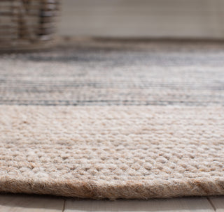 Safavieh Braided BRD904B Beige / Black Area Rug Detail