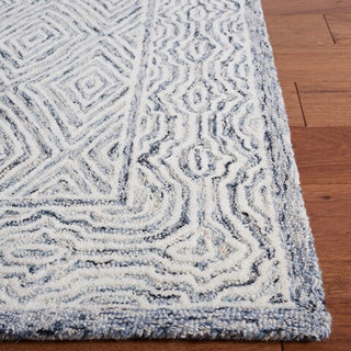 Safavieh Capri CPR217A Ivory / Blue Area Rug Detail