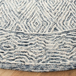 Safavieh Capri CPR217A Ivory / Blue Area Rug Detail