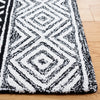 Safavieh Capri CPR703Z Ivory / Black Area Rug Detail